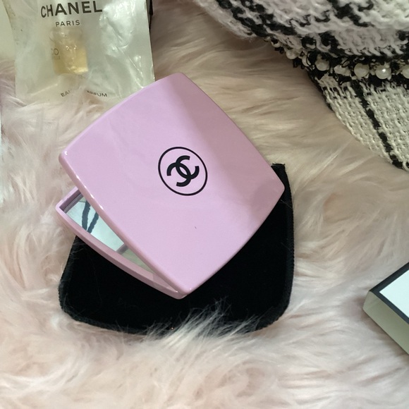 Chanel bundle with fashion hat, double sided mirror, shopping bag & 3 parfumes - Picture 3 of 10